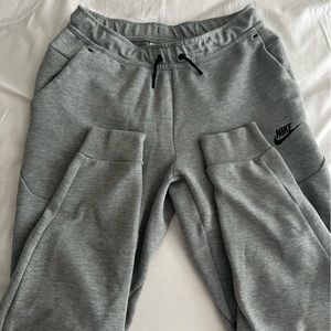 Women’s Nike Tech Fleece sweats